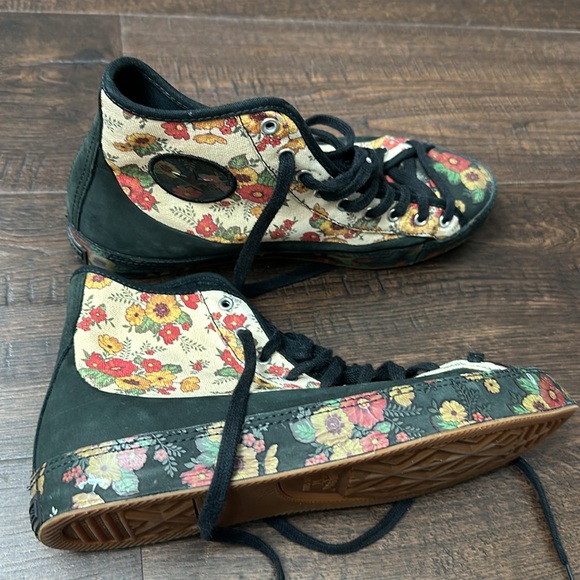 Floral Converse size 6 excellent condition  #B40 - Picture 3 of 6